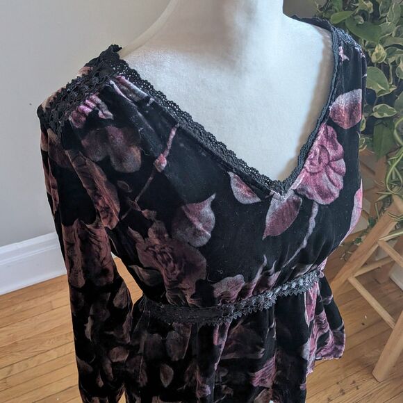 Willow & Clay Corinne Floral Velvet Top Witchy Bell Sleeve Whimsygoth Size M - Picture 7 of 12